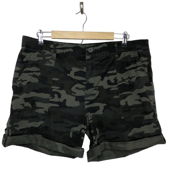 Social Standard by Sanctuary Boardwalk Elastic Back Green Camo Cuffed Shorts XXL - Picture 1 of 15